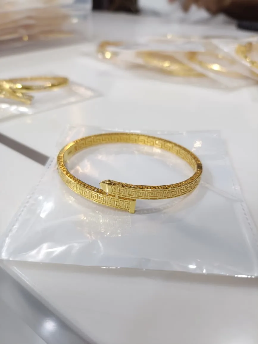 Feathercast gold kada 22K BIS Hallmarked Kolhapur design 1