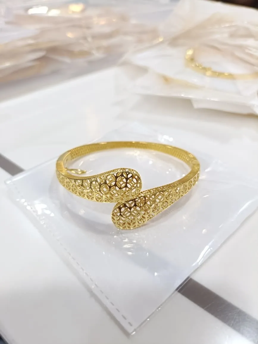 Feathercast gold kada design 5